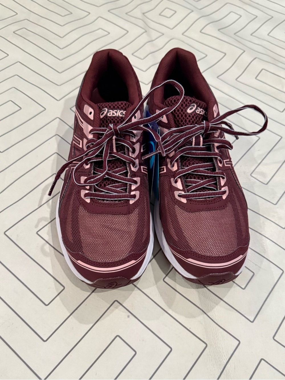 NWT ASICS Gel Sileo Maroon Running Shoes